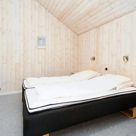 10 Person Holiday In R Dby *