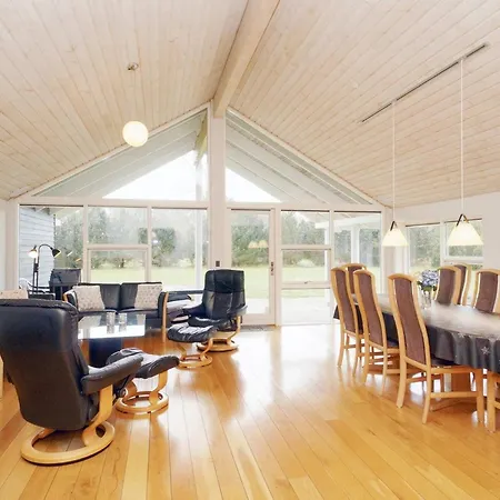 10 Person Holiday In R Dby